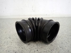 SUZUKI SX4 1.6 BENZ 06-12 RURA PRZEWÓD POWIETRZA KOLANKO 4/5 MINIATURA