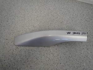 TOYOTA AVENSIS T25 03- ZAŚLEPKA RELINGU DACHOWEGO TYLNA PRAWA 2/5 MINIATURA