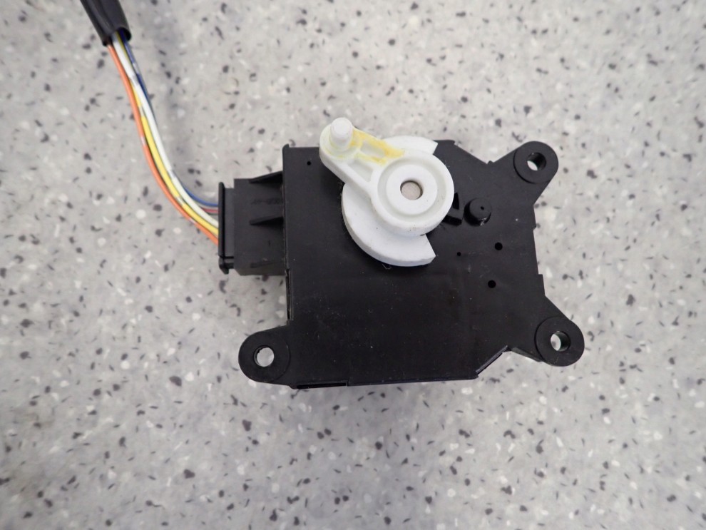 SUZUKI SX4 JP 06-13 SILNICZEK NAGRZEWNICY 3/4