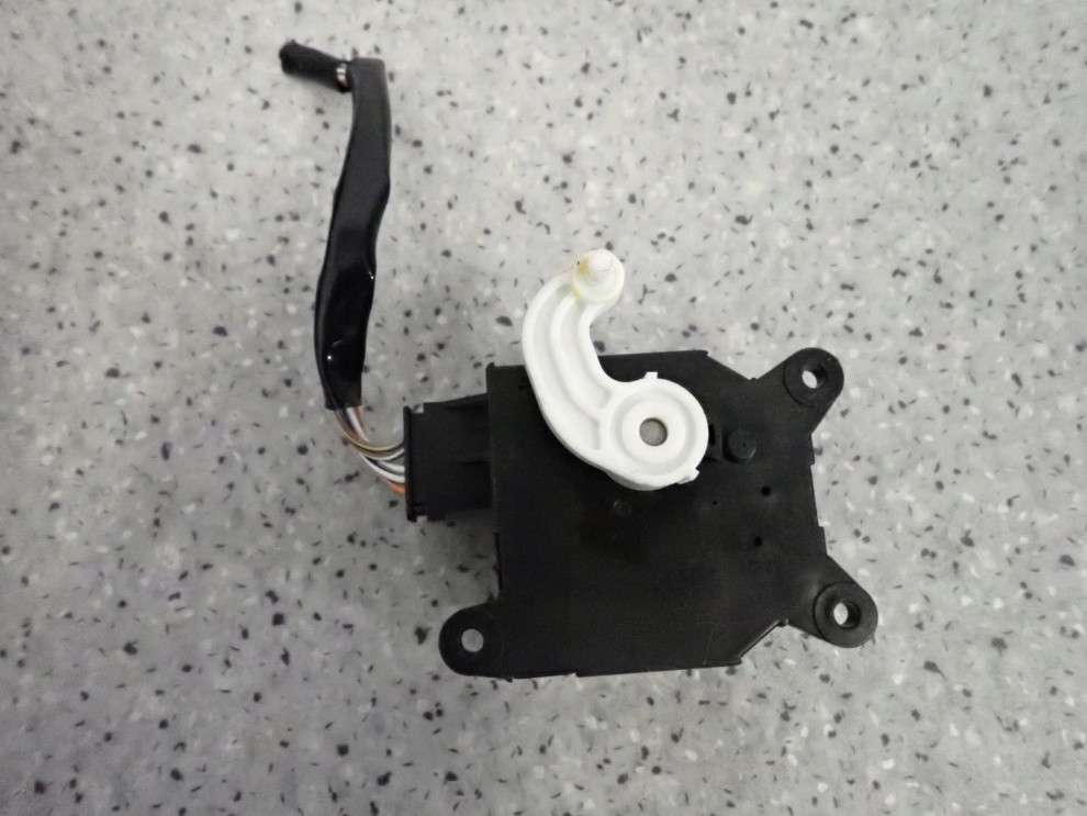 SUZUKI SX4 JP 06-13 SILNICZEK NAGRZEWNICY 3/4