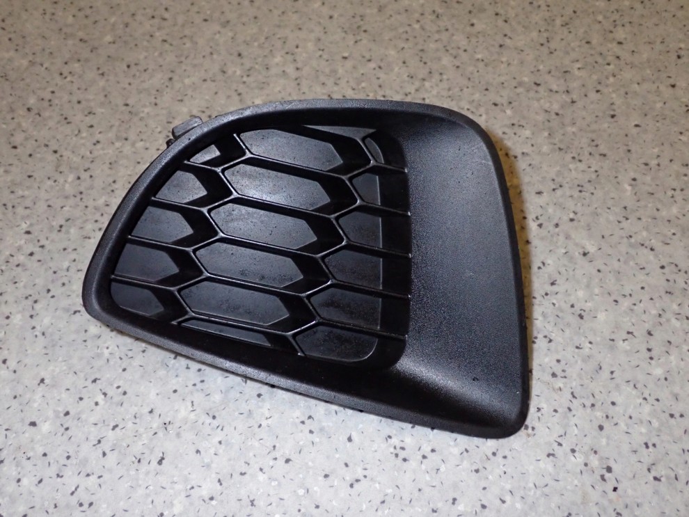 MAZDA2 MAZDA 2 08- DE ZAŚLEPKA HALOGENU RAMKA PRAWA 2/4