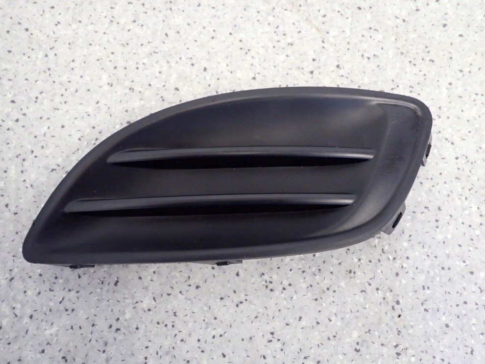 SUZUKI ALTO 09-14 ZAŚLEPKA KRATKA HALOGENU LEWEGO 2/4