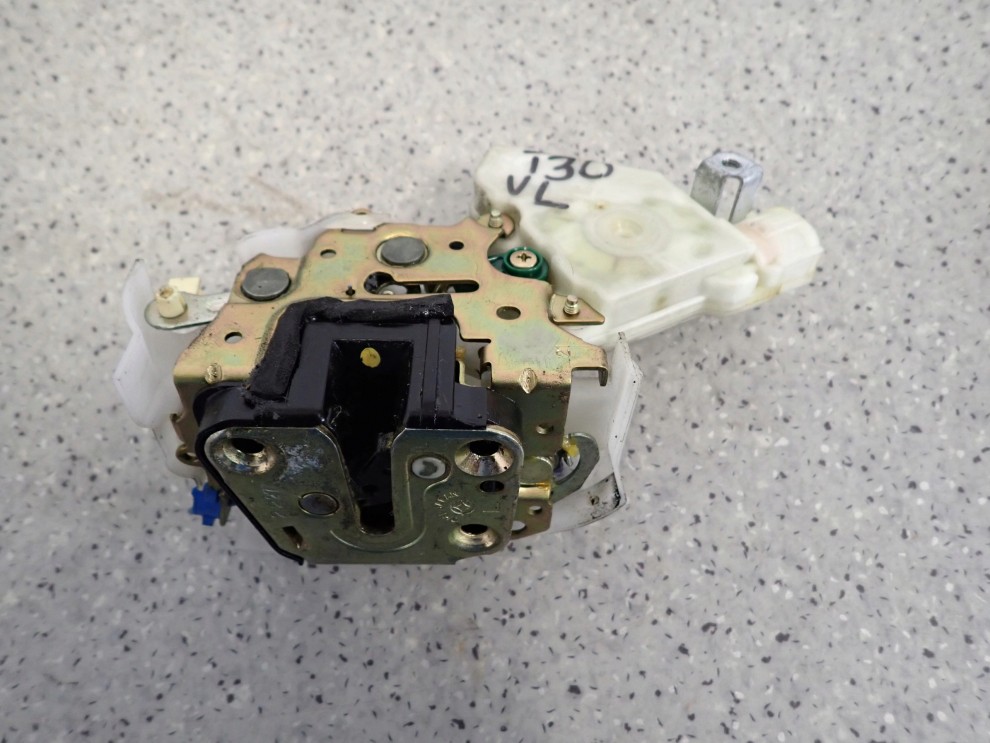 NISSAN XTRAIL T30 01-06 ZAMEK PRZEDNI LEWY 2/5