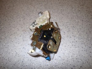 NISSAN XTRAIL T30 01-06 ZAMEK PRZEDNI LEWY 3/5 MINIATURA