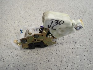 NISSAN XTRAIL T30 01-06 ZAMEK PRZEDNI LEWY 5/5 MINIATURA