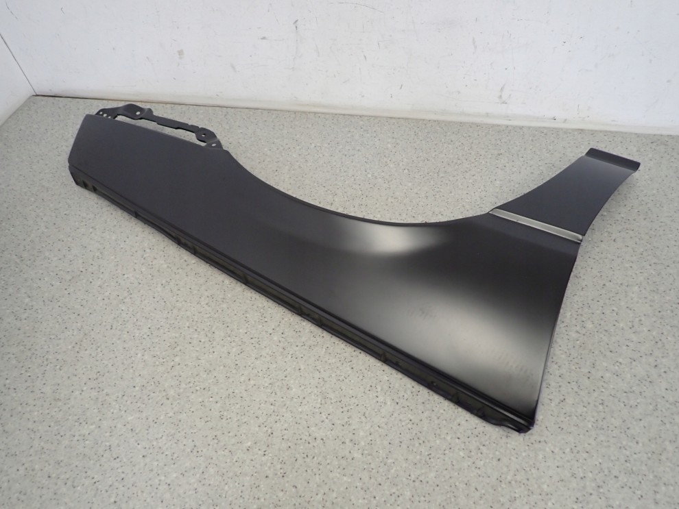 MITSUBISHI COLT LANCER 84-86 BŁOTNIK PRZEDNI PRAWY 3/4