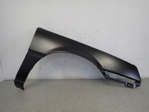 MITSUBISHI COLT LANCER 84-86 BŁOTNIK PRZEDNI PRAWY