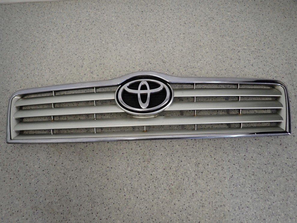 TOYOTA AVENSIS T25 03 - 05 ATRAPA KRATA WLOTU POWIETRZA 1C0 2/11