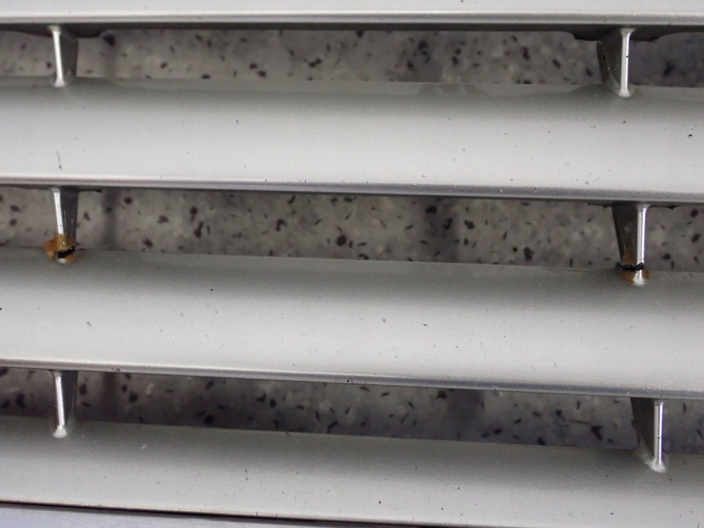 TOYOTA AVENSIS T25 03 - 05 ATRAPA KRATA WLOTU POWIETRZA 1C0 5/11