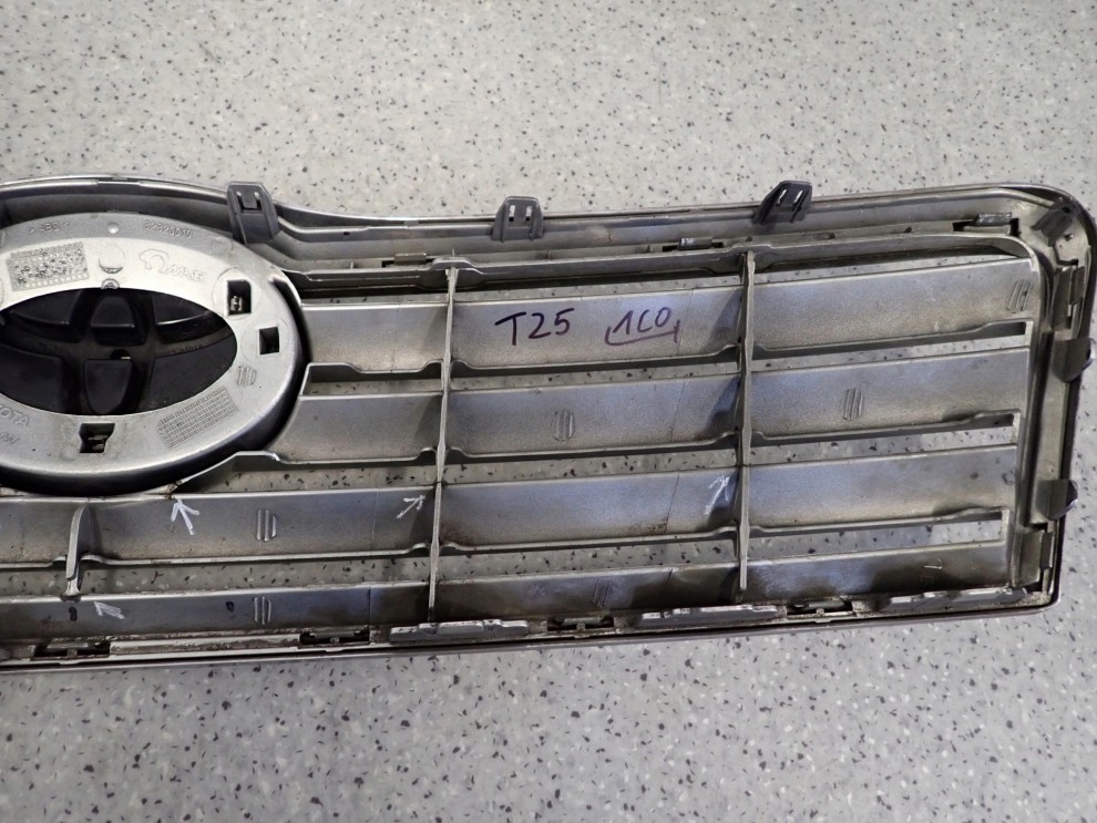 TOYOTA AVENSIS T25 03 - 05 ATRAPA KRATA WLOTU POWIETRZA 1C0 9/11