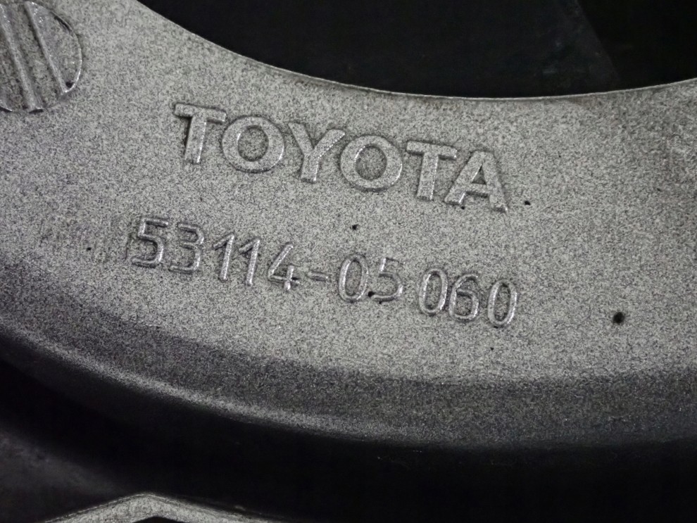 TOYOTA AVENSIS T25 03 - 05 ATRAPA KRATA WLOTU POWIETRZA 1C0 11/11