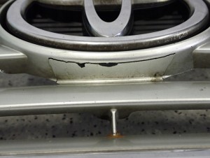 TOYOTA AVENSIS T25 03 - 05 ATRAPA KRATA WLOTU POWIETRZA 1C0 4/11 MINIATURA