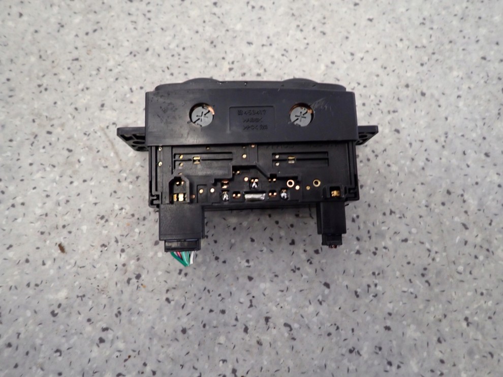 TOYOTA AVENSIS T25 03- WŁĄCZNIK GRZANIA FOTELI 5/6