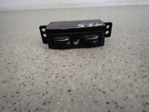 TOYOTA AVENSIS T25 03- WŁĄCZNIK GRZANIA FOTELI 1/6 MINIATURA