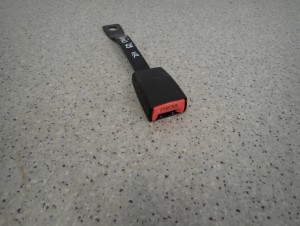 SUZUKI ALTO NISSAN PIXO 09- ZAPINKA PASA PRZEDNIA PRAWA 6/8 MINIATURA