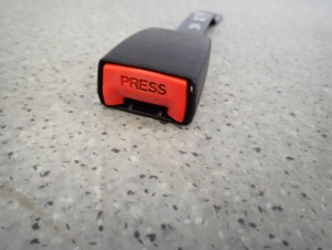 SUZUKI ALTO NISSAN PIXO 09- ZAPINKA PASA PRZEDNIA PRAWA 8/8 MINIATURA