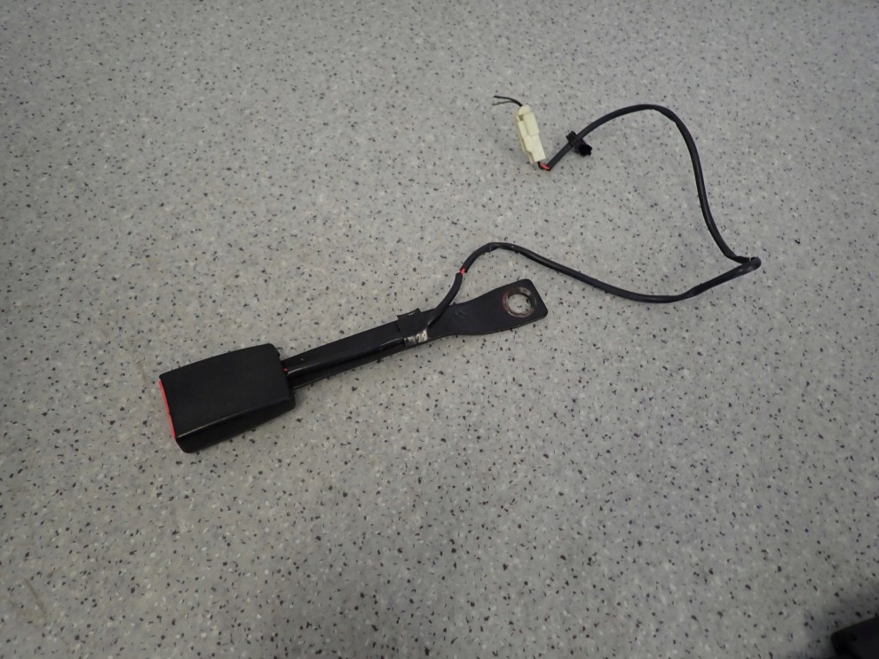 SUZUKI ALTO NISSAN PIXO 09- ZAPINKA PASA KIEROWCY PRZEDNIA LEWA 1/6