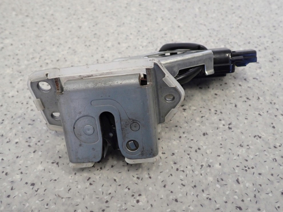 SUZUKI SPLASH 08-14 ZAMEK KLAPY BAGAŻNIKA 5/5