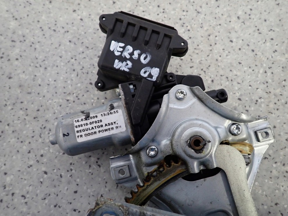 TOYOTA VERSO 09-13 PODNOŚNIK MECHANIZM SZYBY PRZEDNI PRAWY 2/5