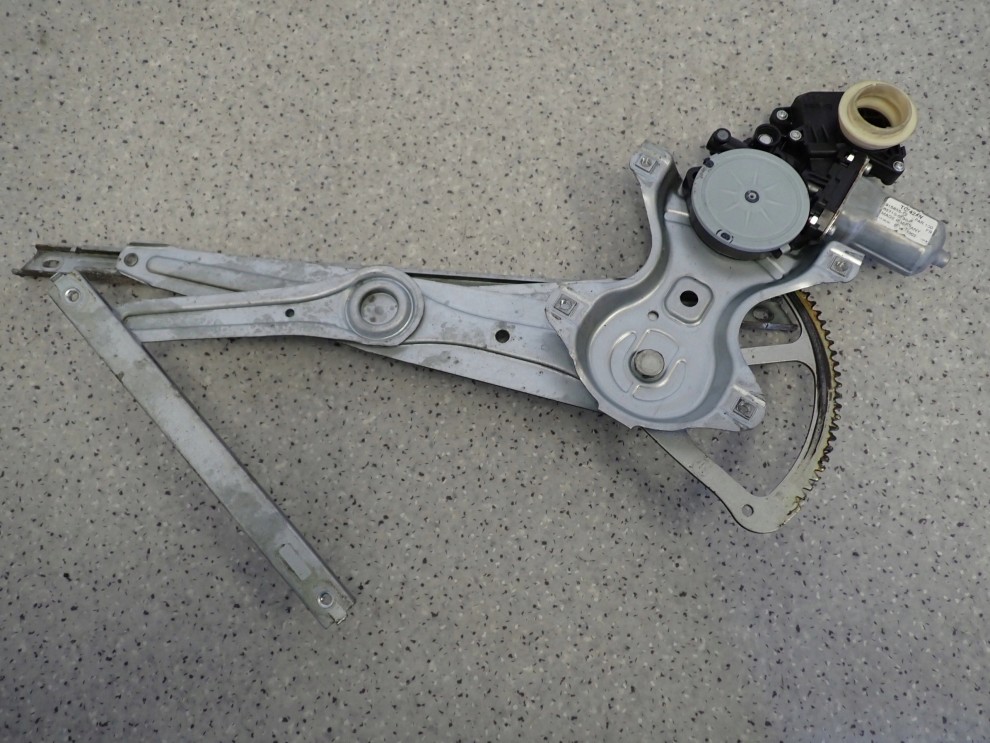 TOYOTA VERSO 09-13 PODNOŚNIK MECHANIZM SZYBY PRZEDNI PRAWY 4/5