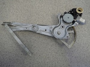 TOYOTA VERSO 09-13 PODNOŚNIK MECHANIZM SZYBY PRZEDNI PRAWY 4/5 MINIATURA
