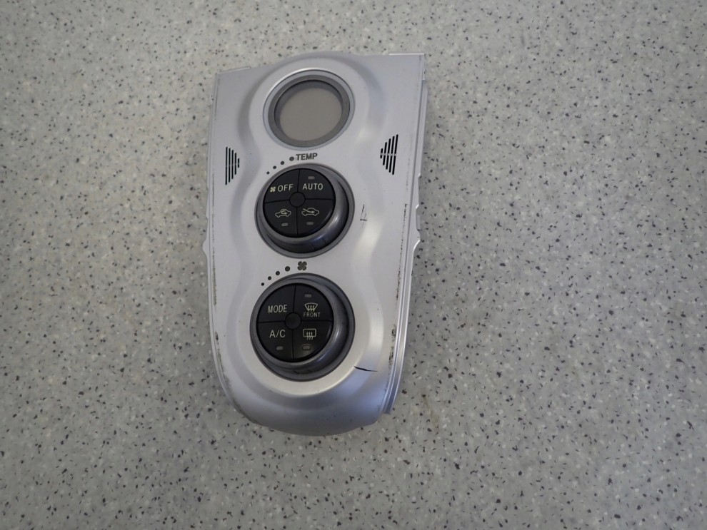 TOYOTA YARIS II 06-09 PANEL STEROWANIA NAWIEWEM 3/6