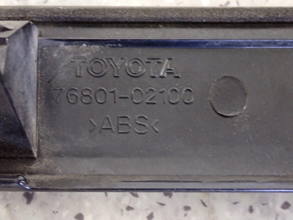 TOYOTA COROLLA E12 HB 02- LISTWA KLAPY TYLNEJ BLENDA 3/3