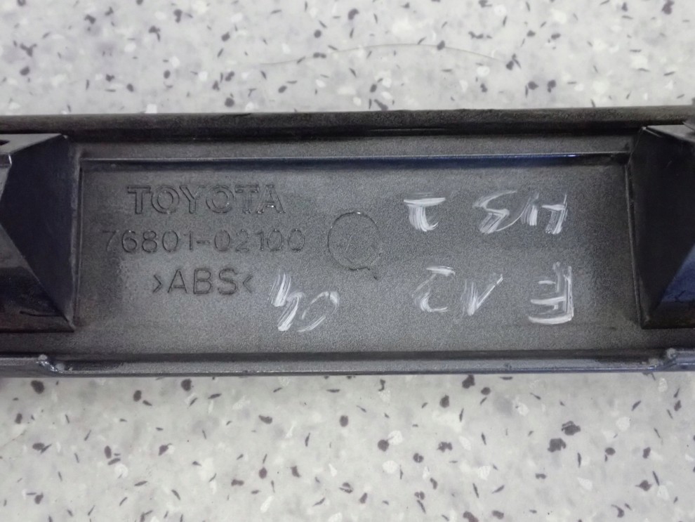 TOYOTA COROLLA E12 HB 02- LISTWA KLAPY TYLNEJ BLENDA 3/3