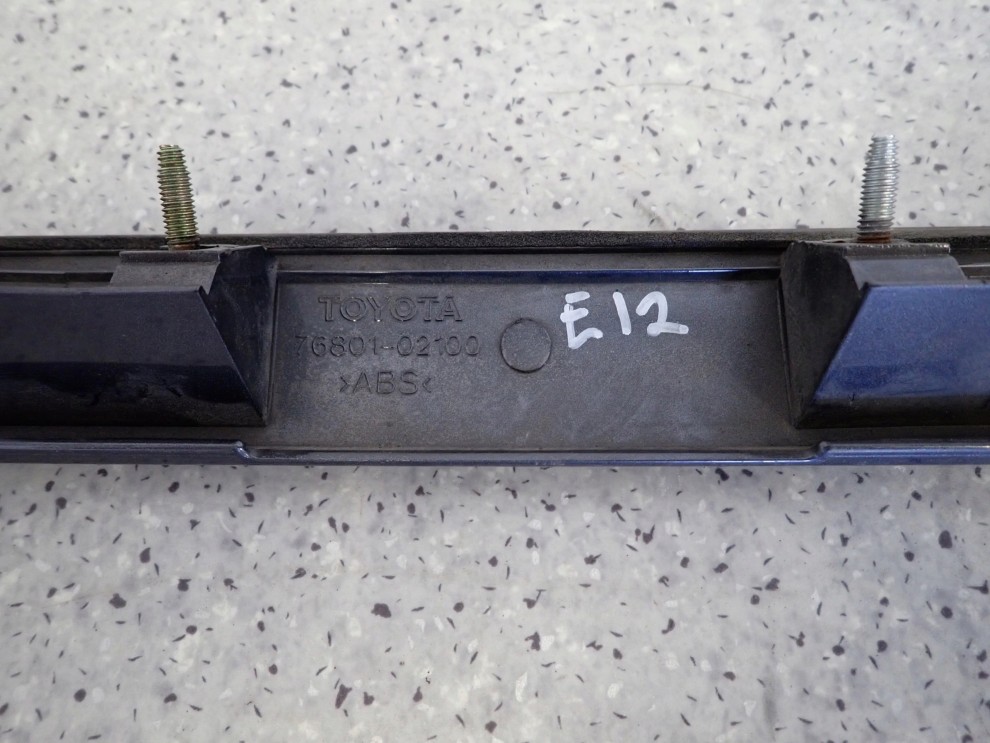 TOYOTA COROLLA E12 HB 02- LISTWA KLAPY TYLNEJ BLENDA 4/4