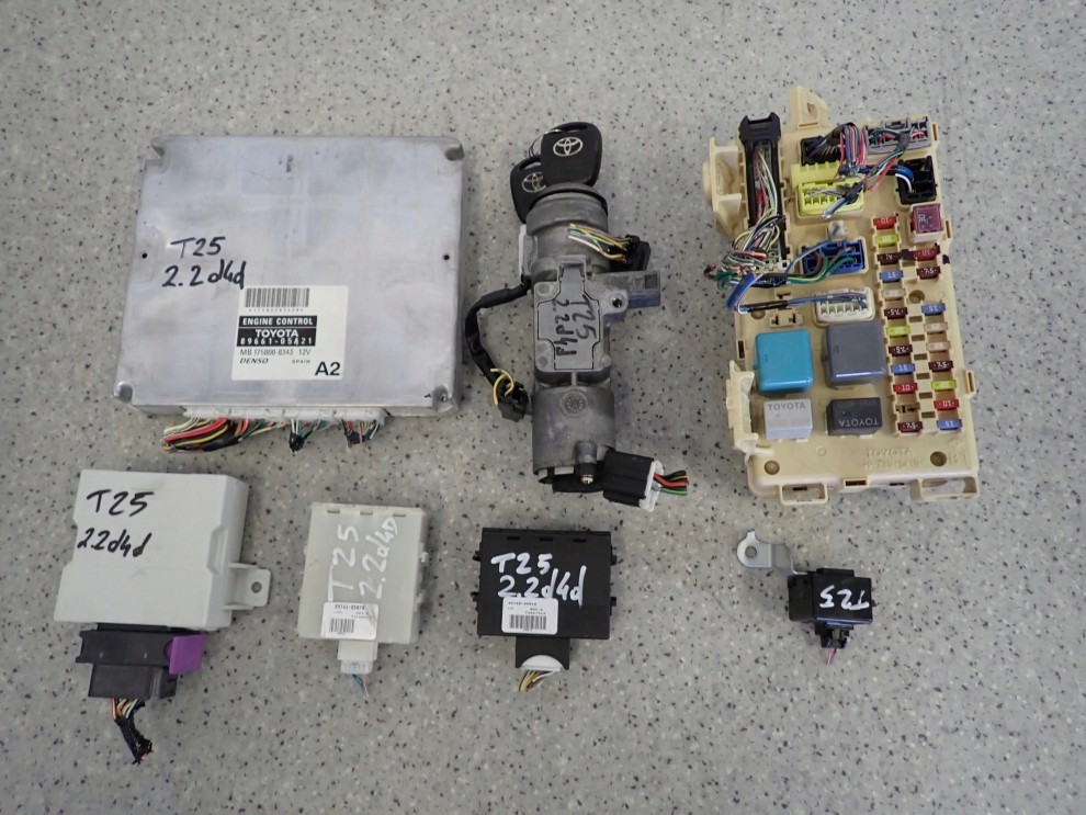 AVENSIS T25 2.2 D4D 05- ZESTAW STARTOWY KOMPUTER STACYJKA 5/5