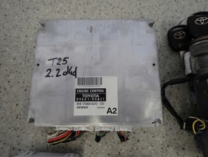 AVENSIS T25 2.2 D4D 05- ZESTAW STARTOWY KOMPUTER STACYJKA 2/5 MINIATURA