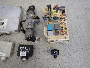 AVENSIS T25 2.2 D4D 05- ZESTAW STARTOWY KOMPUTER STACYJKA 4/5 MINIATURA