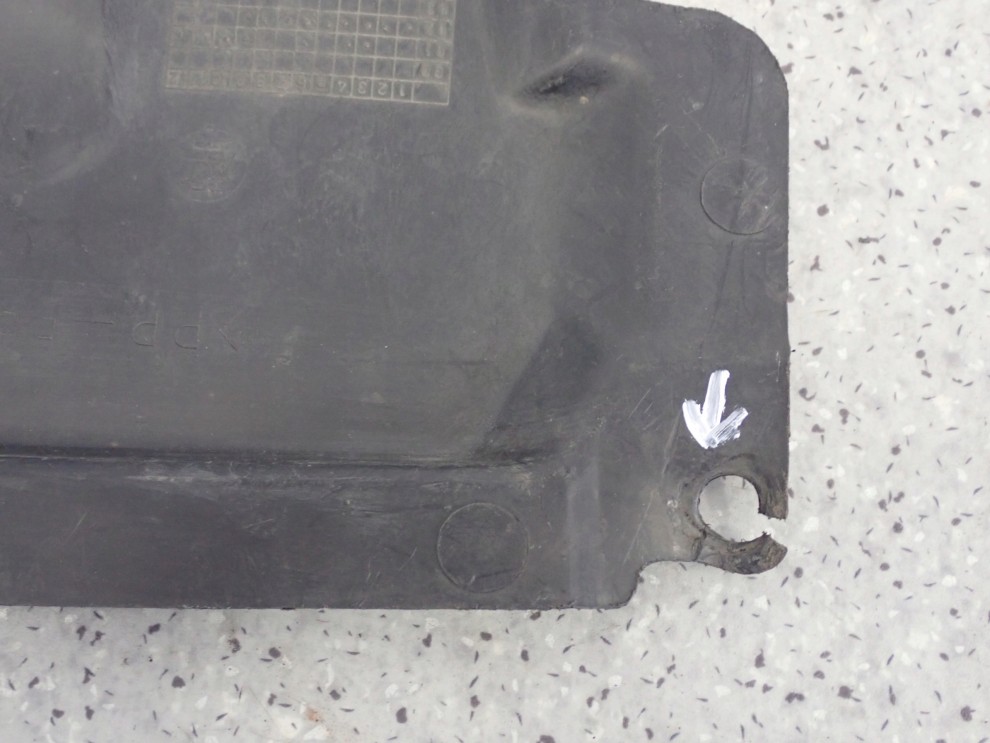 TOYOTA COROLLA E12 2.0 D4D 03- OSŁONA SILNIKA DOLNA PRAWA 2/4