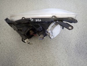 TOYOTA AVENSIS T25 03-05 REFLEKTOR LAMPA PRZEDNIA PRAWA 10/13 MINIATURA