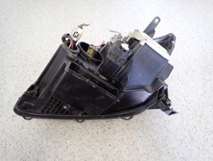 TOYOTA AVENSIS T25 03-05 REFLEKTOR LAMPA PRZEDNIA PRAWA 13/13 MINIATURA