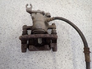 MITSUBISHI COLT CZ3 04-12 ZACISK HAMULCOWY TYLNY LEWY 3/4 MINIATURA