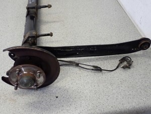 NISSAN ALMERA N16 00-06 BELKA ZAWIESZENIA TYŁ 4/8 MINIATURA