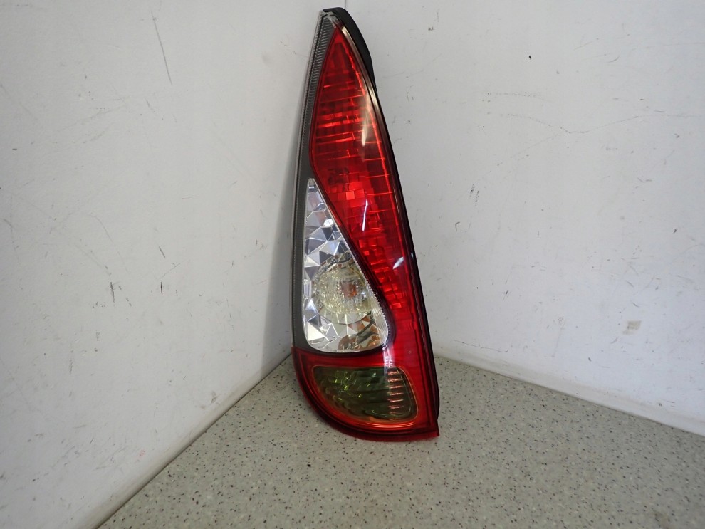 TOYOTA YARIS VERSO 03-05 LAMPA LEWA TYŁ EUROPA 1/4