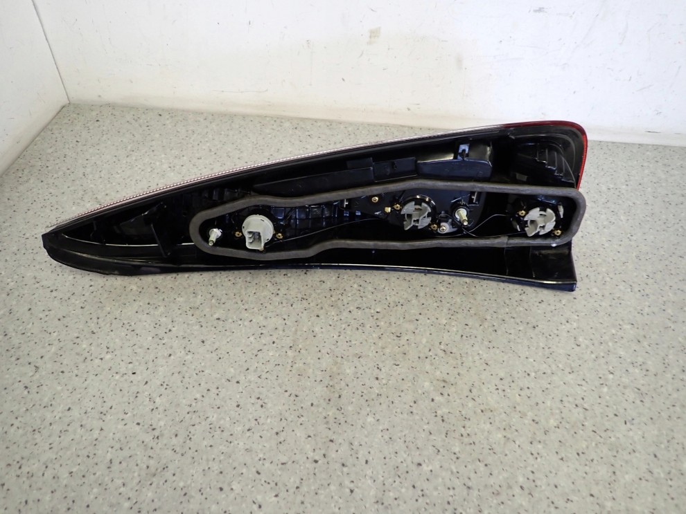 TOYOTA YARIS VERSO 03-05 LAMPA LEWA TYŁ EUROPA 3/4