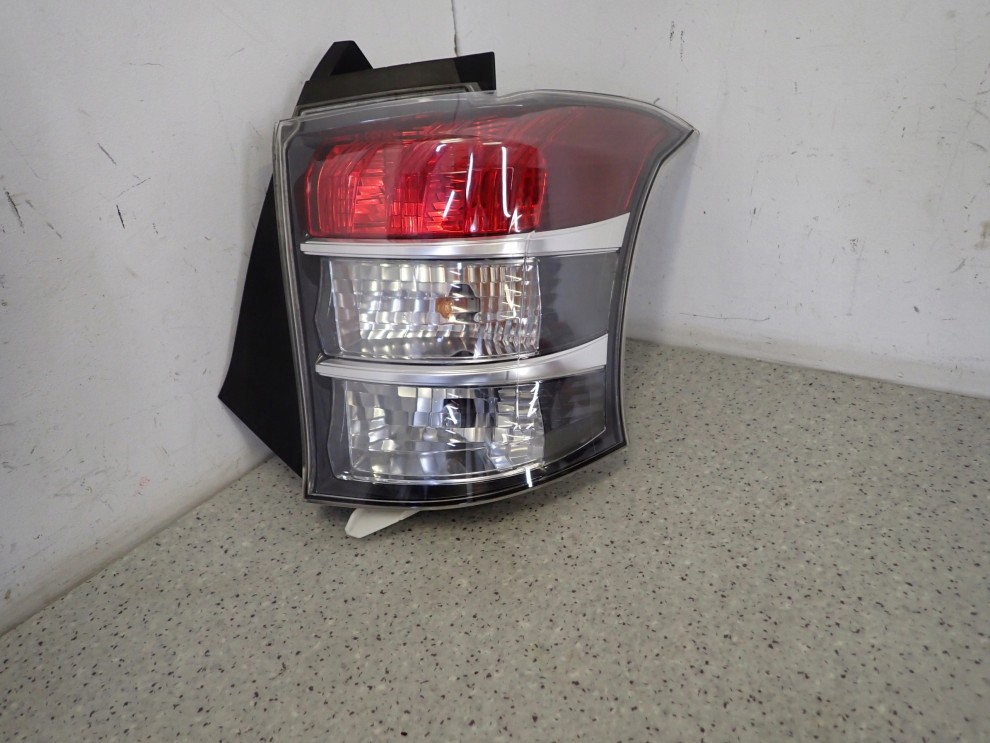 TOYOTA IQ 08-12 LAMPA TYLNA PRAWA TYŁ 1/5
