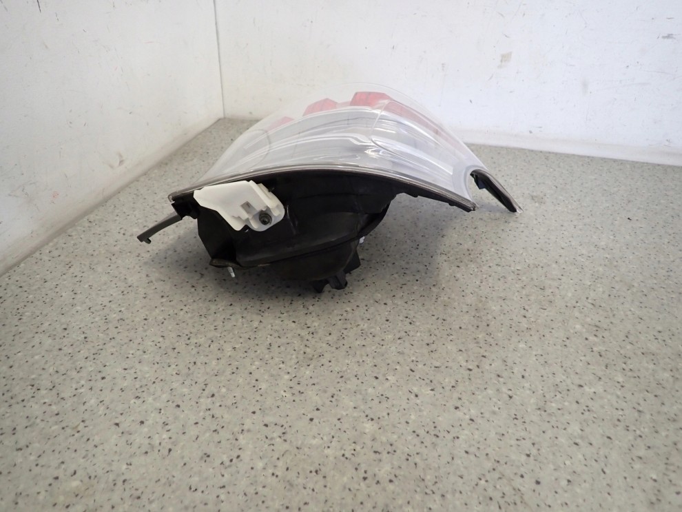 TOYOTA IQ 08-12 LAMPA TYLNA PRAWA TYŁ 3/5