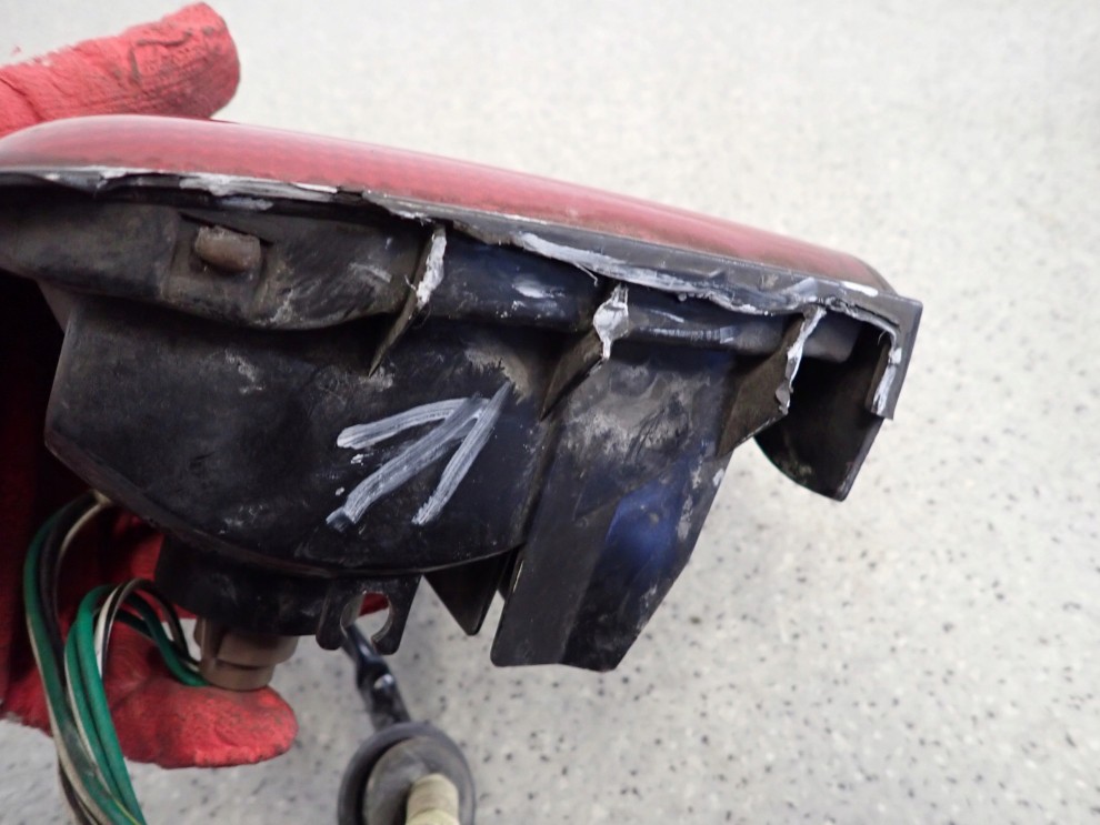 TOYOTA RAV4 RAV 4 94-98 LAMPA TYLNA LEWA 8/8