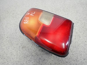 TOYOTA RAV4 RAV 4 94-98 LAMPA TYLNA LEWA 4/8 MINIATURA