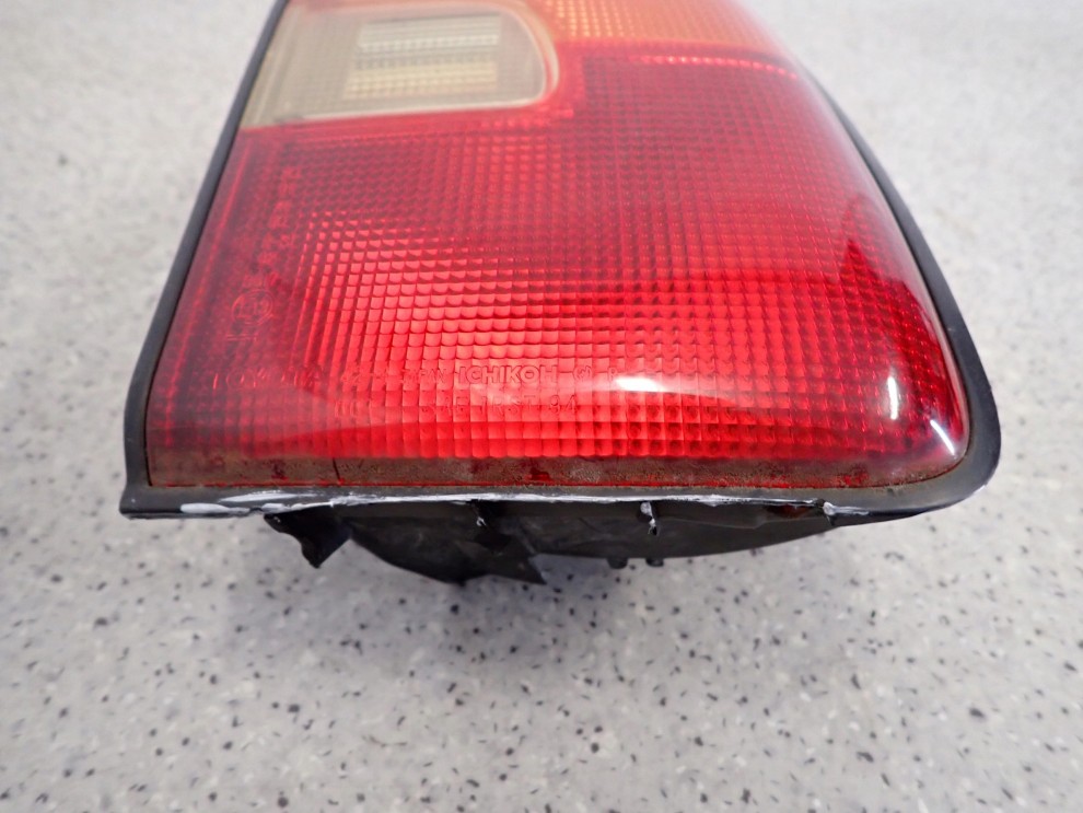 TOYOTA RAV4 RAV 4 94-98 LAMPA TYLNA PRAWA 3/7