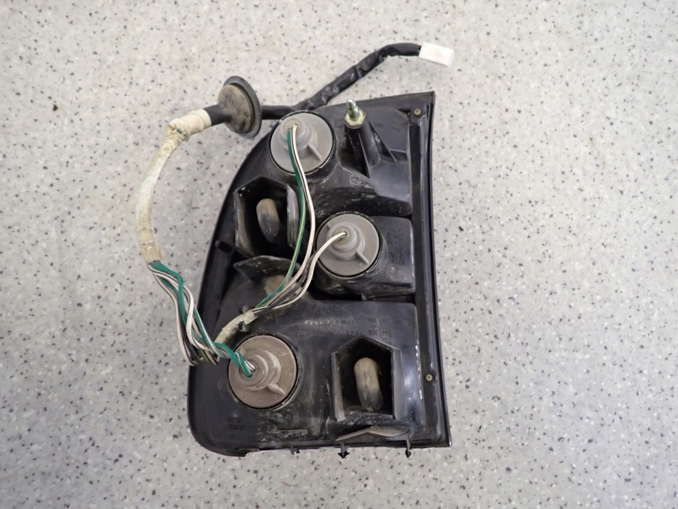 TOYOTA RAV4 RAV 4 94-98 LAMPA TYLNA PRAWA 4/7