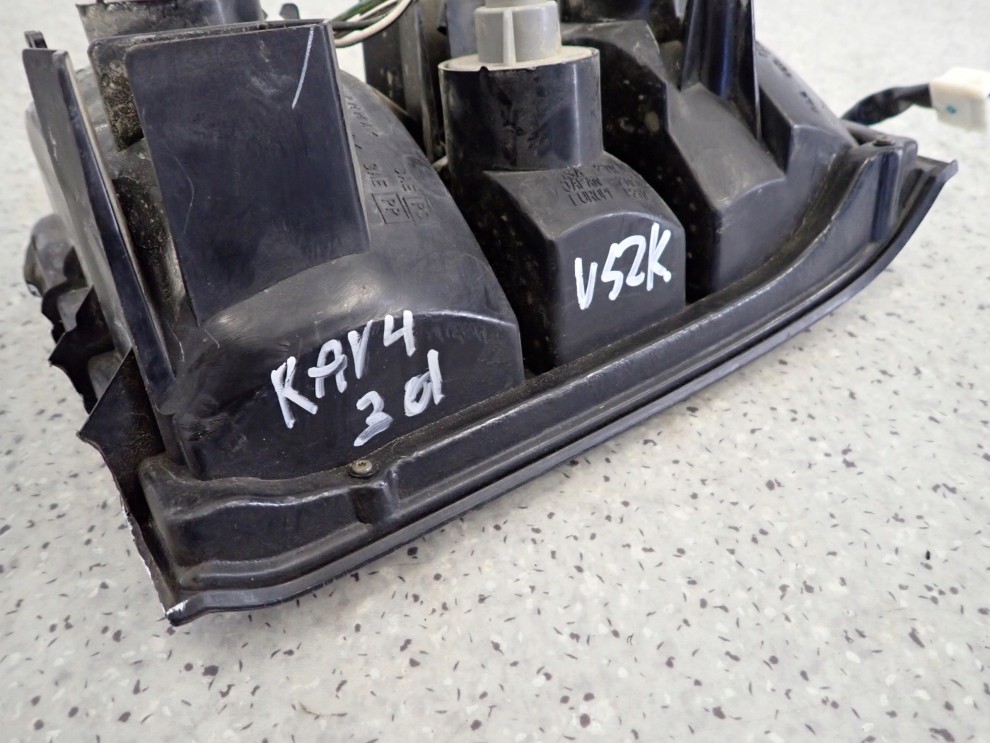 TOYOTA RAV4 RAV 4 94-98 LAMPA TYLNA PRAWA 6/7