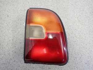 TOYOTA RAV4 RAV 4 94-98 LAMPA TYLNA PRAWA 1/7 MINIATURA