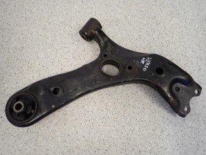 TOYOTA VERSO 09-13 WAHACZ PRZEDNI PRAWY
