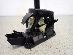 NISSAN MICRA K13 13- LEWAREK DŹWIGNIA ZMIANY BIEGÓW AUTOMAT 3/7 MINIATURA