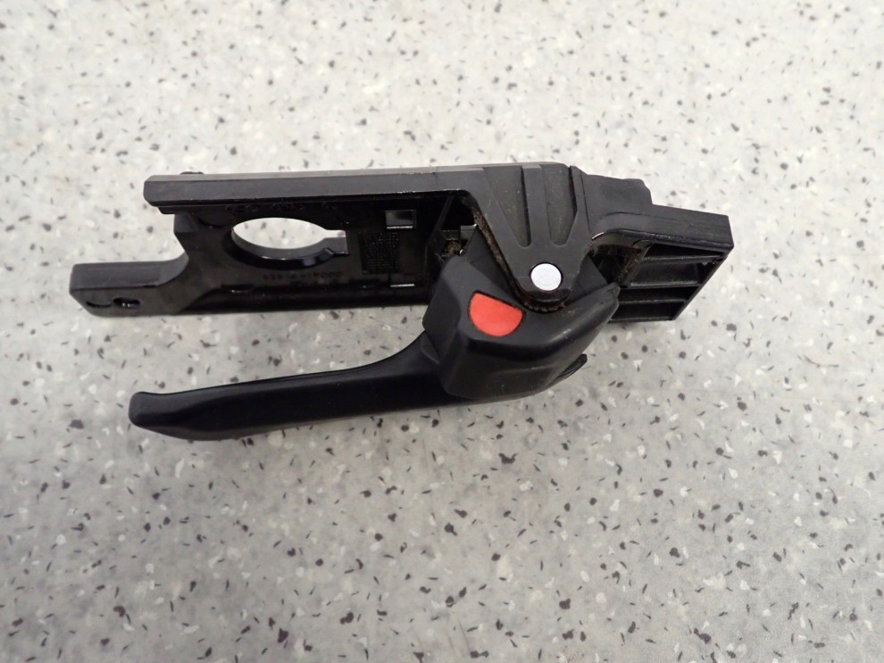 KIA SPORTAGE II 04-10 KLAMKA WEWNĘTRZNA PRZEDNIA PRAWA 3/4